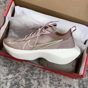 Women’s Nike vista sneakers
